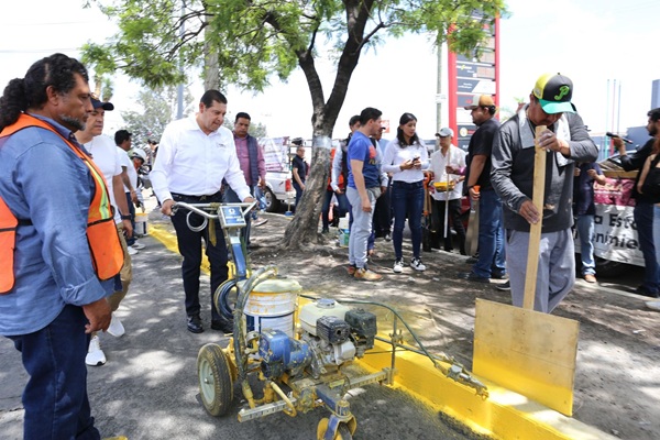 Con faena y bacheo, Gobierno de Alejandro Armenta atiende necesidades viales