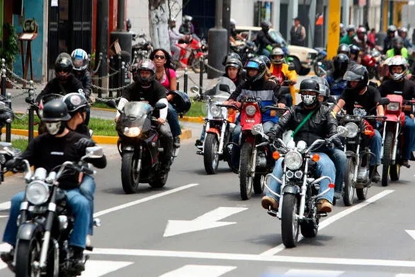 Congreso de Puebla pospone una semana votación de Ley Casco por negociación con motociclistas