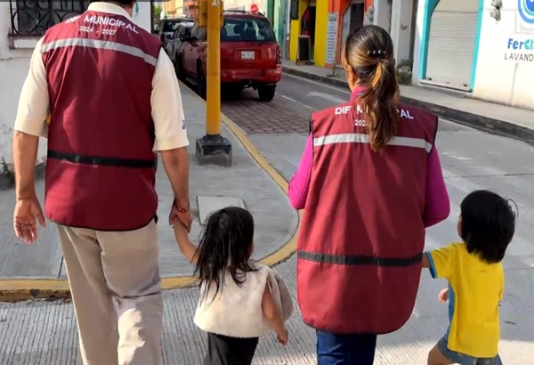 DIF de Tehuacán rescata a tres hermanos en situación de desnutrición y abandono; la madre fue detenida