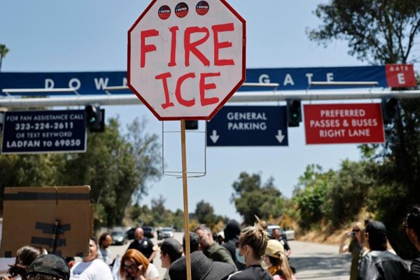 Dodgers de Los Ángeles se enfrentan al ICE y les niegan acceso al estadio