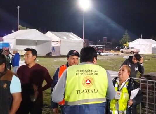 Tres lesionados deja desplome de enlonado previo a concierto de Caifanes en la feria de San Pablo del Monte