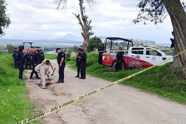 Hallan presunta fosa clandestina en camino de terracería que conduce a La Malinche, en Huamantla