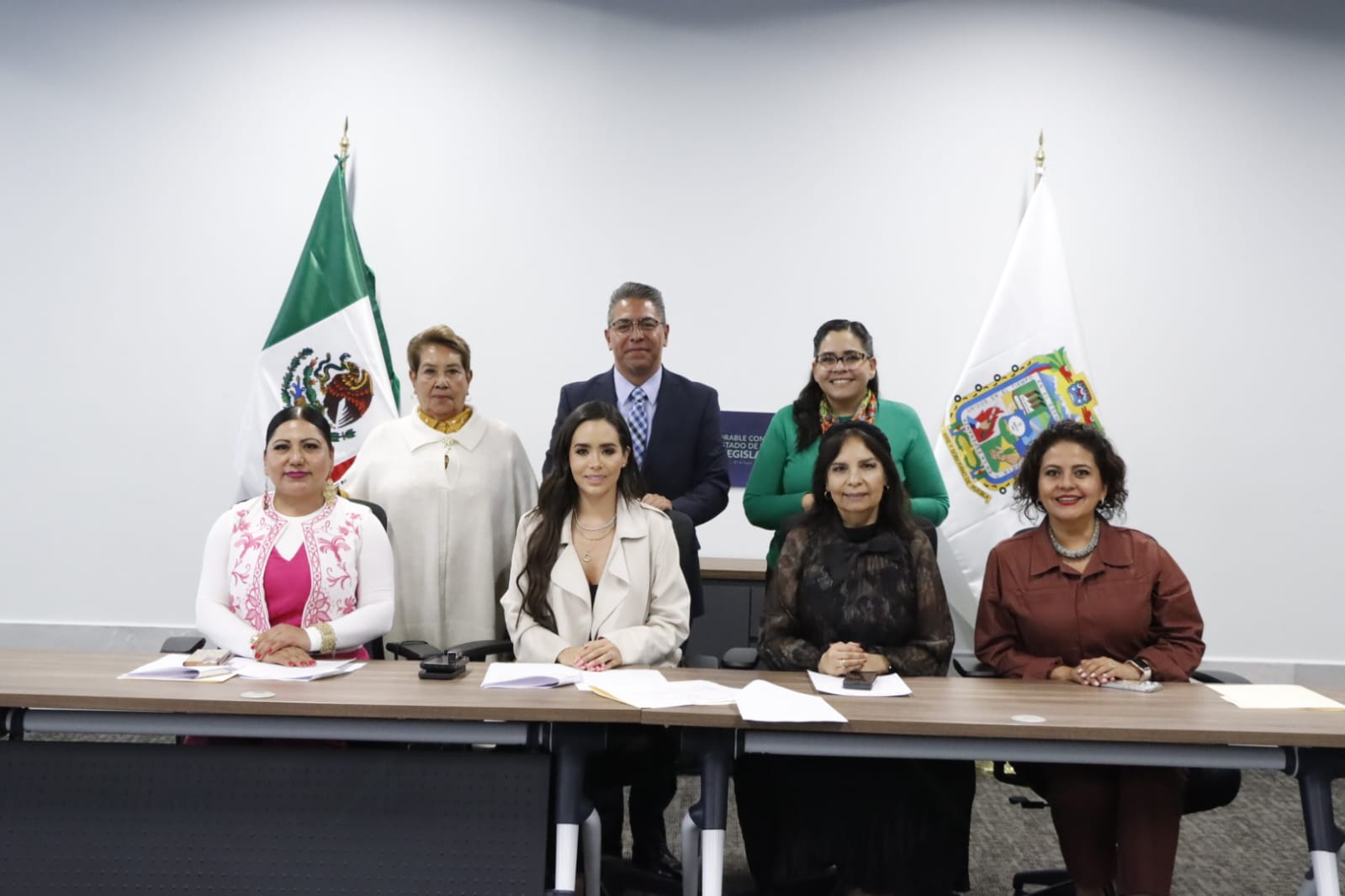 También mantener actualizado el censo estatal de los centros de internamiento en salud mental y de atención y control contra las adicciones