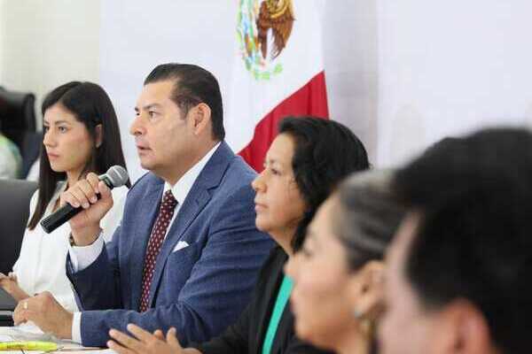 Armenta agregó que ya se trabaja de manera conjunta con la Secretaría de Salud federal y Hacienda para concretar la basificación y la homologación de plazas