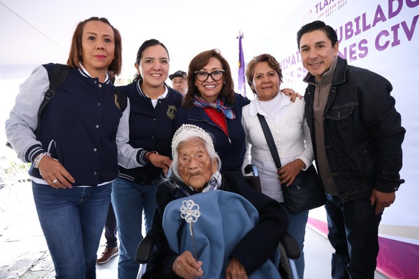 Además de Ofelia Tepatzi también coronó a Teresa Huerta López y María Eusebia Josefina Huerta León como princesas