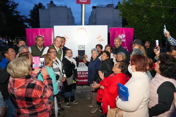 Como parte de Puebla Brilla Pepe Chedraui entregó la modernización del alumbrado público en la Unidad Habitacional Loma Bella