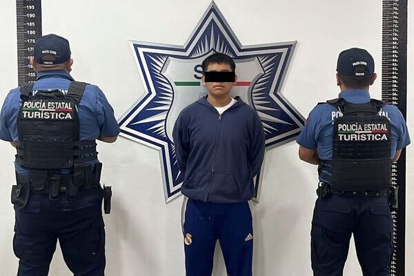 Elementos de la Policía Estatal Turística detuvieron a Jonathan N. de 18 años de edad y aseguraron las dosis de LSD y marihuana