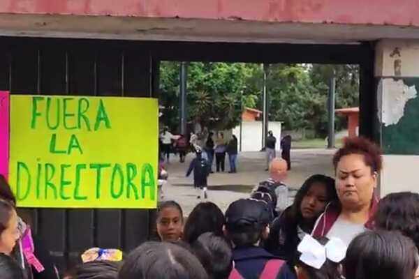 Padres pidieron la destitución de Yolanda Alemán Páez, directora de una escuela ubicada en la colonia Guadalupe Hidalgo por malos tratos