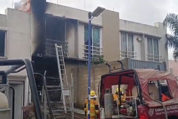 Al parecer ambas mujeres acababan de mudarse al fraccionamiento Galaxias Almecatla y dejaron veladoras prendidas, lo que causó el incendio
