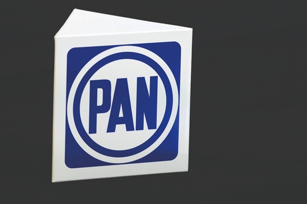 Jóvenes del PAN con viejas mañas