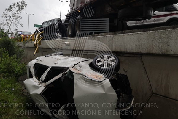 Chofer de tráiler embiste nueve vehículos en carretera Apizaco-Tlaxcala; deja nueve lesionados