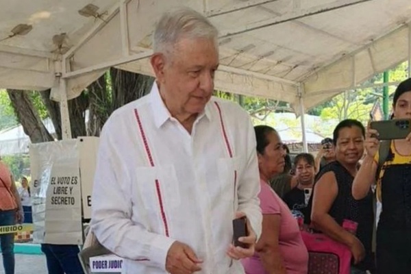 Elección Judicial | Andrés Manuel López Obrador reaparece en Chiapas para votar