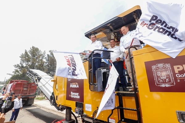 PEMEX premia a Puebla con 3,500 toneladas de cemento asfáltico, 350 mil litros de gasolina magna y 330 mil litros de diésel