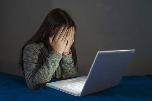 Entre los delitos que contempla Ley de Ciberseguridad se encuentran el ciberacoso, el grooming, usurpación de identidad, entre otros
