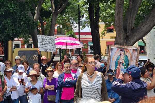 Esta protesta en contra de la Elección en el Zócalo fue realizada por integrantes de agrupaciones de ultraderecha y conservadoras