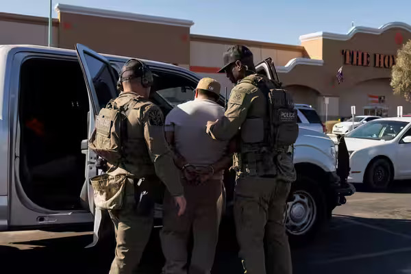 Hay 25 abogados apoyando a migrantes en Casa Puebla en Los Ángeles y Nueva York