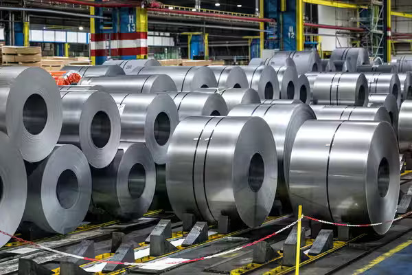 El objetivo es "combatir con mayor eficacia a los países que continúan descargando excedentes de acero y aluminio a bajo precio en E.U"