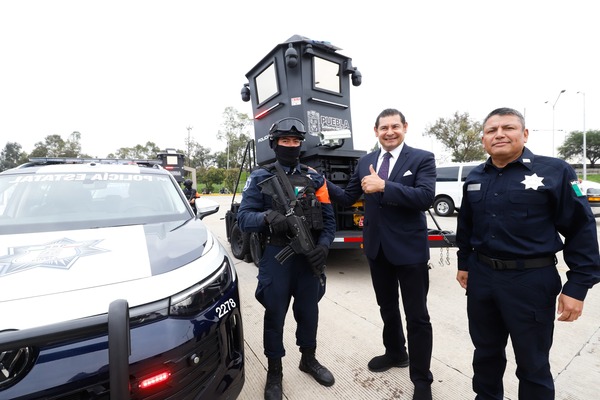Armenta entrega 100 patrullas y 10 torres de video vigilancia para reforzar a la SSP Puebla
