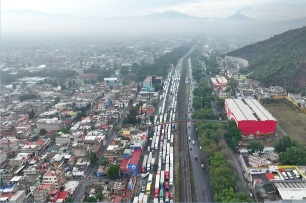 Caos vial | Inundaciones afectan circulación sobre autopista México-Puebla