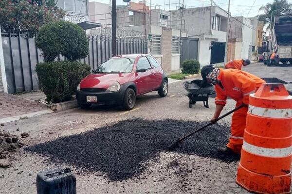Ayuntamiento despliega 25 cuadrillas de la Campaña Bacheando Puebla