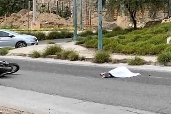 La circulación fue suspendida por una hora y media en la carretera Tehuacán-Teotitlán hasta la llegada de los ministeriales de la FGE