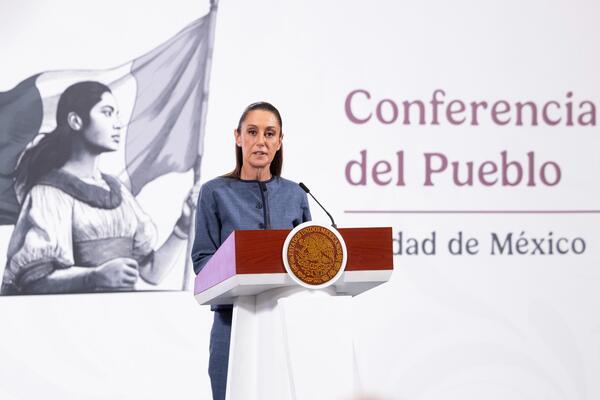 Claudia Sheinbaum reprueba quema de patrullas y uso de violencia durante protestas en Los Ángeles