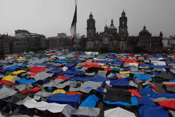El plantón y la huelga del CNTE continuarán e incluso hicieron un llamado a sus compañeros de la República Mexicana para reforzar