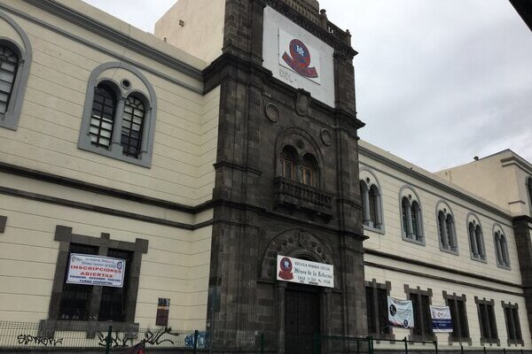 Añadieron que dichos directivos nunca resuelven las distintas irregularidades reportadas en la escuela "Héroes de la Reforma"