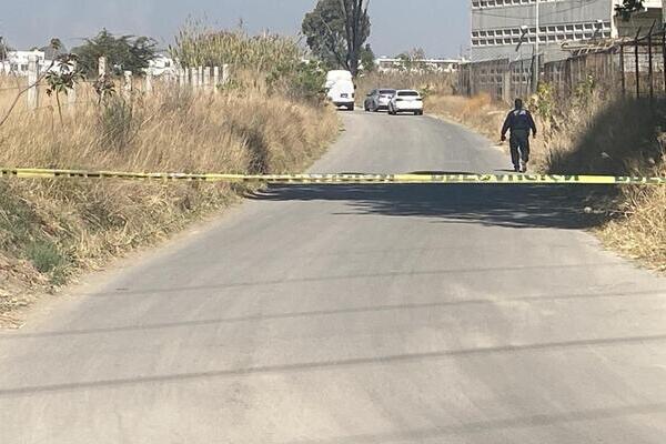 El cuerpo encontrado en la carretera de San Andrés Azumiatla correspondía a un hombre de entre 50 y 55 años, obeso, tez morena