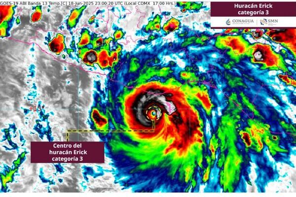 El huracán Erick tocó tierra a las 5:30 horas en Oaxaca; lo hizo como un huracán de categoría 3 pese a su fortalecimiento a categoría 4