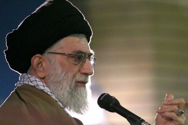 “La nación de Irán no es una que se rinda”: Líder iraní tras demanda de EU de rendición