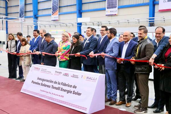 Abre fábrica de Paneles Solares "Tonalli" en Cuautlancingo; recibe sello "Hecho en México"