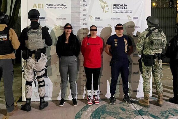 Además de la recaptura de “La Reina del Sur”, la FGE Puebla también detuvo a Luis Ángel y Evani, identificados como sus cómplices