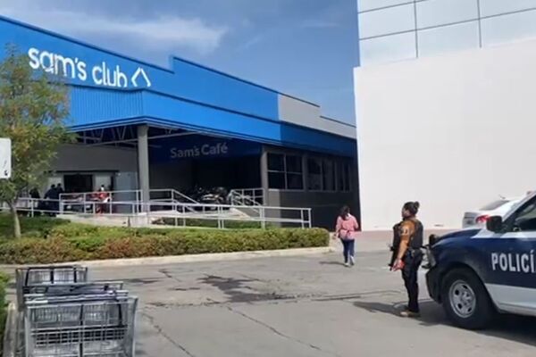 Al Sam’s de la plaza ingresaron los hampones quienes rompieron las vitrinas en donde se encontraban los teléfonos celulares