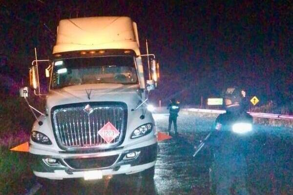 Detiene SSP a hombre por transportar hidrocarburo presuntamente robado -Fueron asegurados 21 mil litros de combustible.