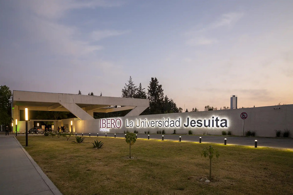 Se registran “cristalazos” en estacionamiento de la Universidad Iberoamericana