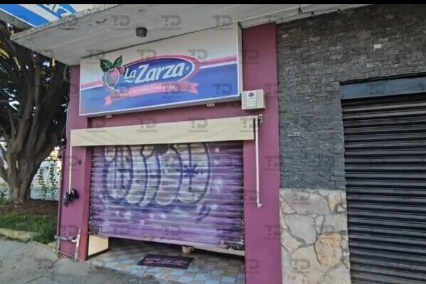 Se llevaron dinero, objetos de valor y dos pasteles, en las imágenes se aprecia cómo afuera de la sucursal de "La Zarza" un cómplice esperaba