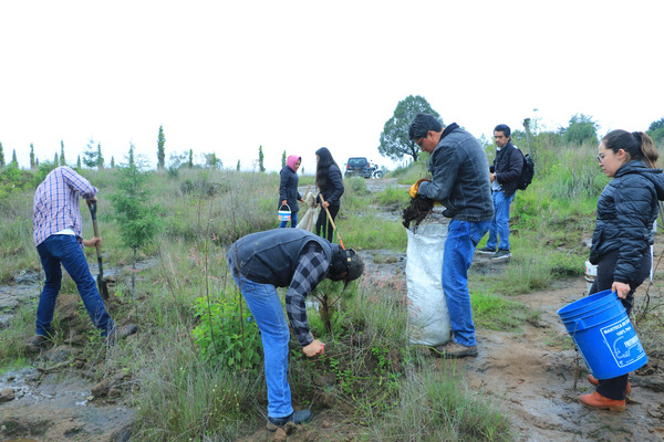 Con el liderazgo del Dr. Cuecuecha, la Dra. García, y la colaboración de Tlalli Atoktli, se busca mejorar el entorno del Cerro San Gregorio