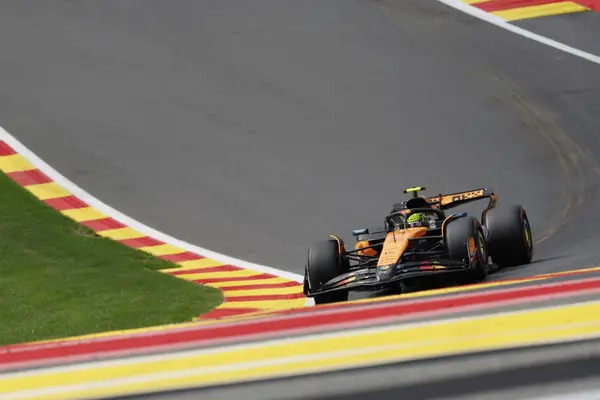 Norris busca su tercera victoria consecutiva en una carrera de Gran Premio y es el primer piloto de McLaren en la pole en Bélgica