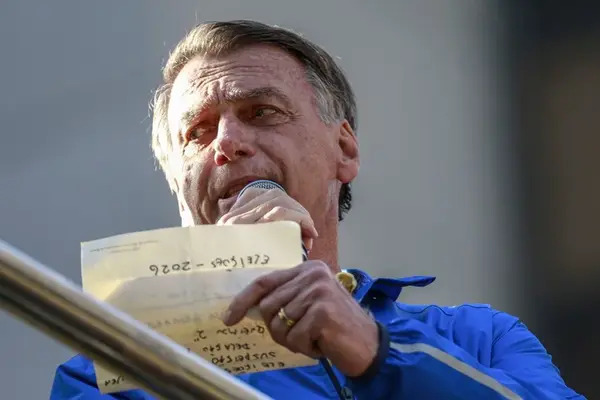 El expresidente de Brasil Jair Bolsonaro, procesado por golpismo, usará tobillera electrónica y tiene prohibido acceder a sus redes sociales