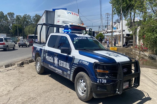 Chófer de Didi recoge a sos pasajeros frente a FGE Puebla y le roban auto