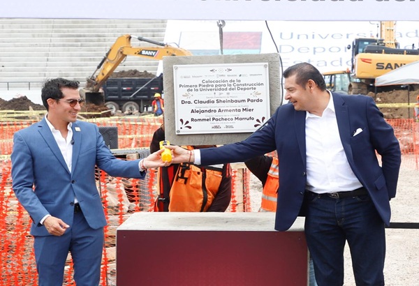 Director de CONADE y Alejandro Armenta colocan primera piedra de la Universidad del Deporte en Puebla