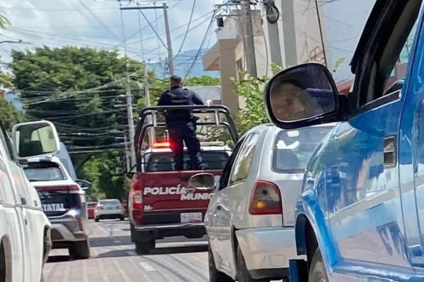 Una pareja llevo a cabo un intento de asalto a unas oficinas en pleno centro del municipio de Tehuacán, el hombre escapó de la escena