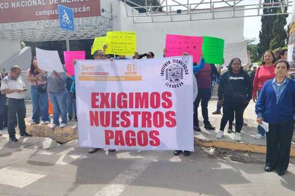 Más de 100 profesores del Instituto Tecnológico de Tehuacán realizaron un paro para exigir el cumplimiento de sus pagos pendientes