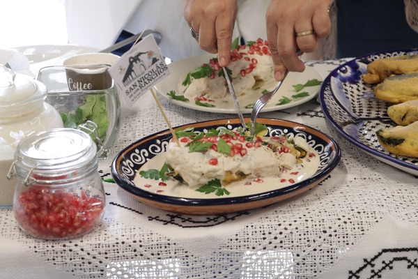 Diputados acompañaron a productores de la región de los volcanes para promocionar las Ferias del Chile en Nogada en los municipios