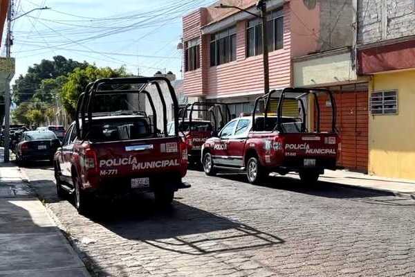 El hecho movilizó a la Policía Municipal, Protección Civil y FGE al domicilio para realizar el levantamiento del cuerpo de la joven