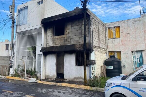 Ocurrió en el domicilio número 6 en la cerrada del Refugio, en donde el cuerpo de Bomberos, y vecinos lograron sofocar el incendio