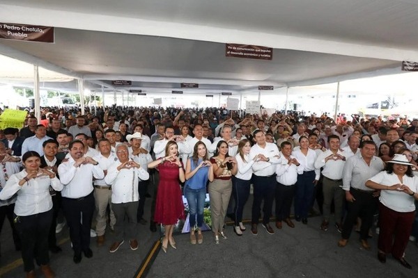 El gobernador Alejandro Armenta anunció la rehabilitación de 11 kilómetros de las laterales de la Recta Cholula