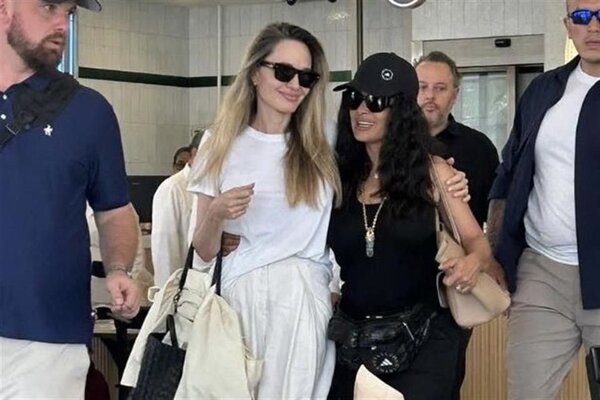 Las actrices Angelina Jolie y Salma Hayek se encuentran en el estado de Veracruz realizando recorridos por diversos sitios turísticos