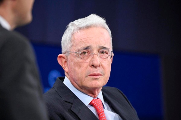 Justicia colombiana condena a Álvaro Uribe por soborno a testigos